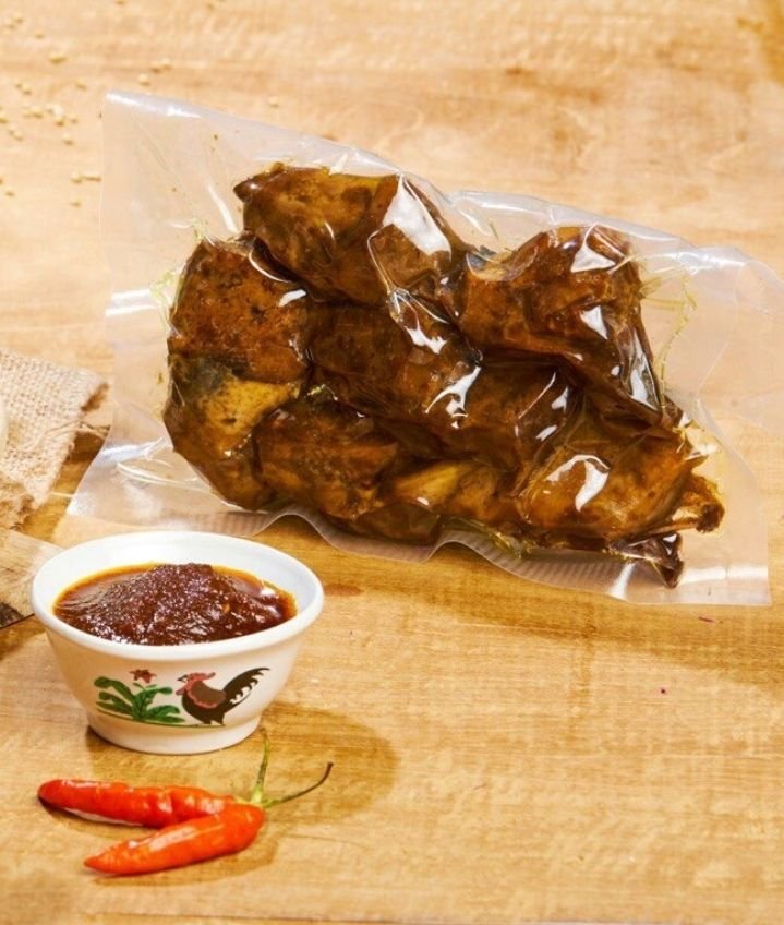 Bebek bumbu hitam 1 ekor